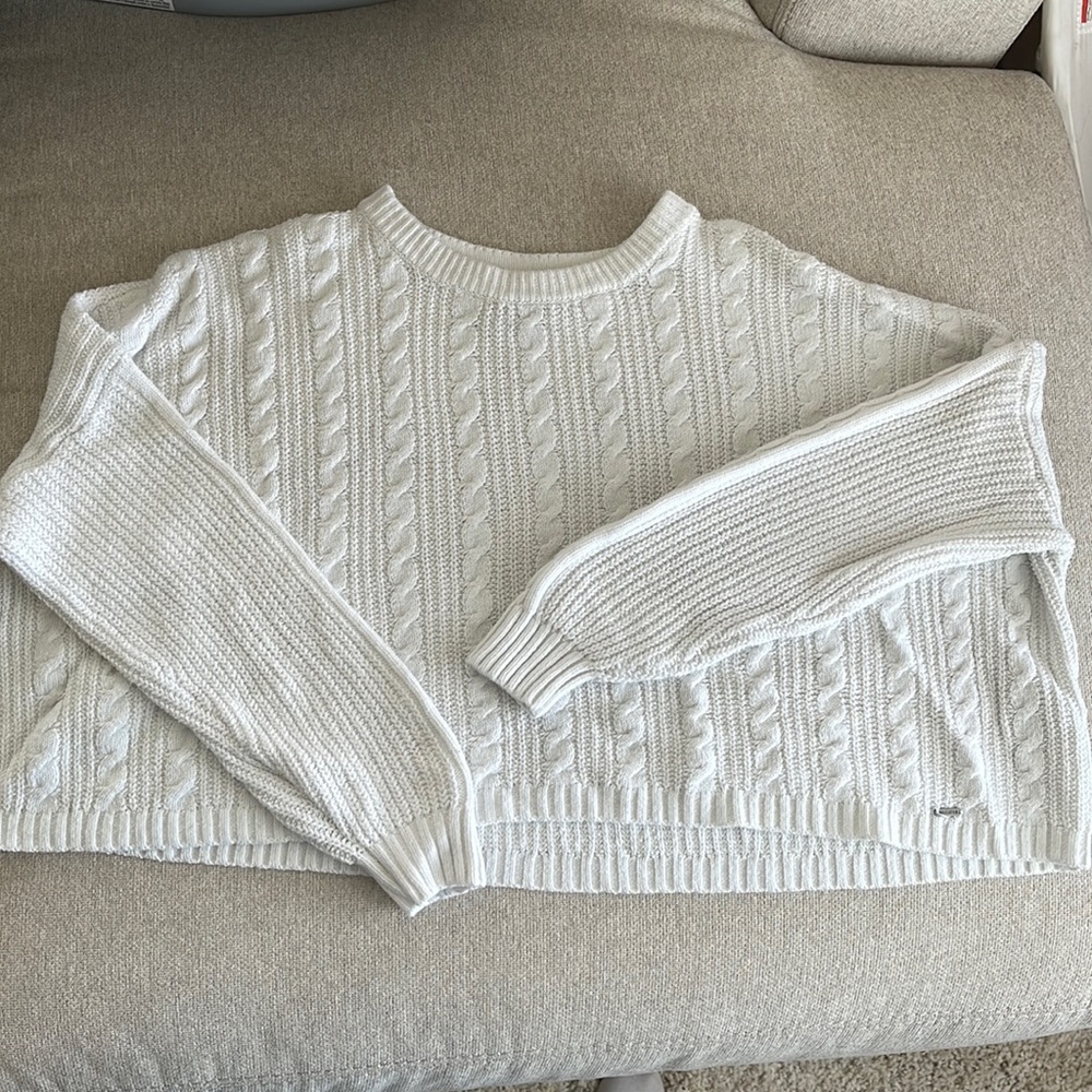 Hollister white knit sweater. Medium. Cropped.